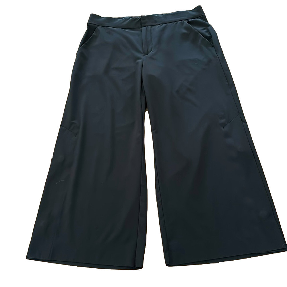 Athleta black crop pants, size 6